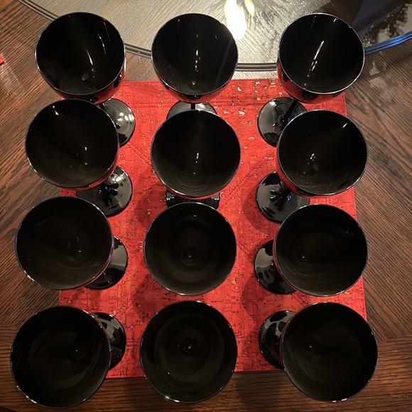 12 black crystal wine glasses - Picture 2 of 4